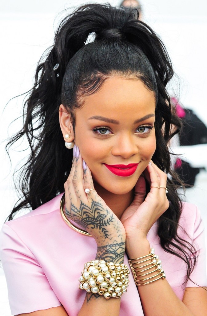 Rihanna-hair-Vogue-8May14-Rex_b