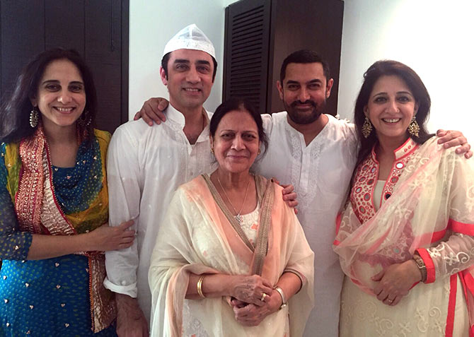 Siblings Faisal Khan (brother), Nikhat Khan (sister), Farhat Khan (sister)