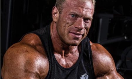 Dennis Wolf's eyes and hair color