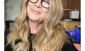 Jamie Lee Curtis body measurements