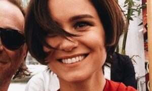 Katherine Waterston body measurements
