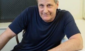 Jeff Daniels body measurements